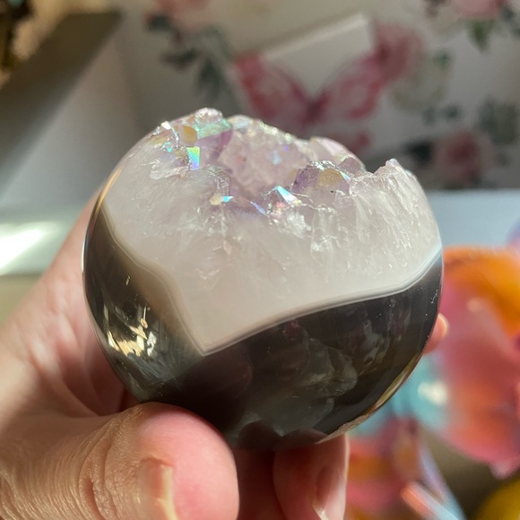 Aura amethyst agate sphere - Picture 8 of 16